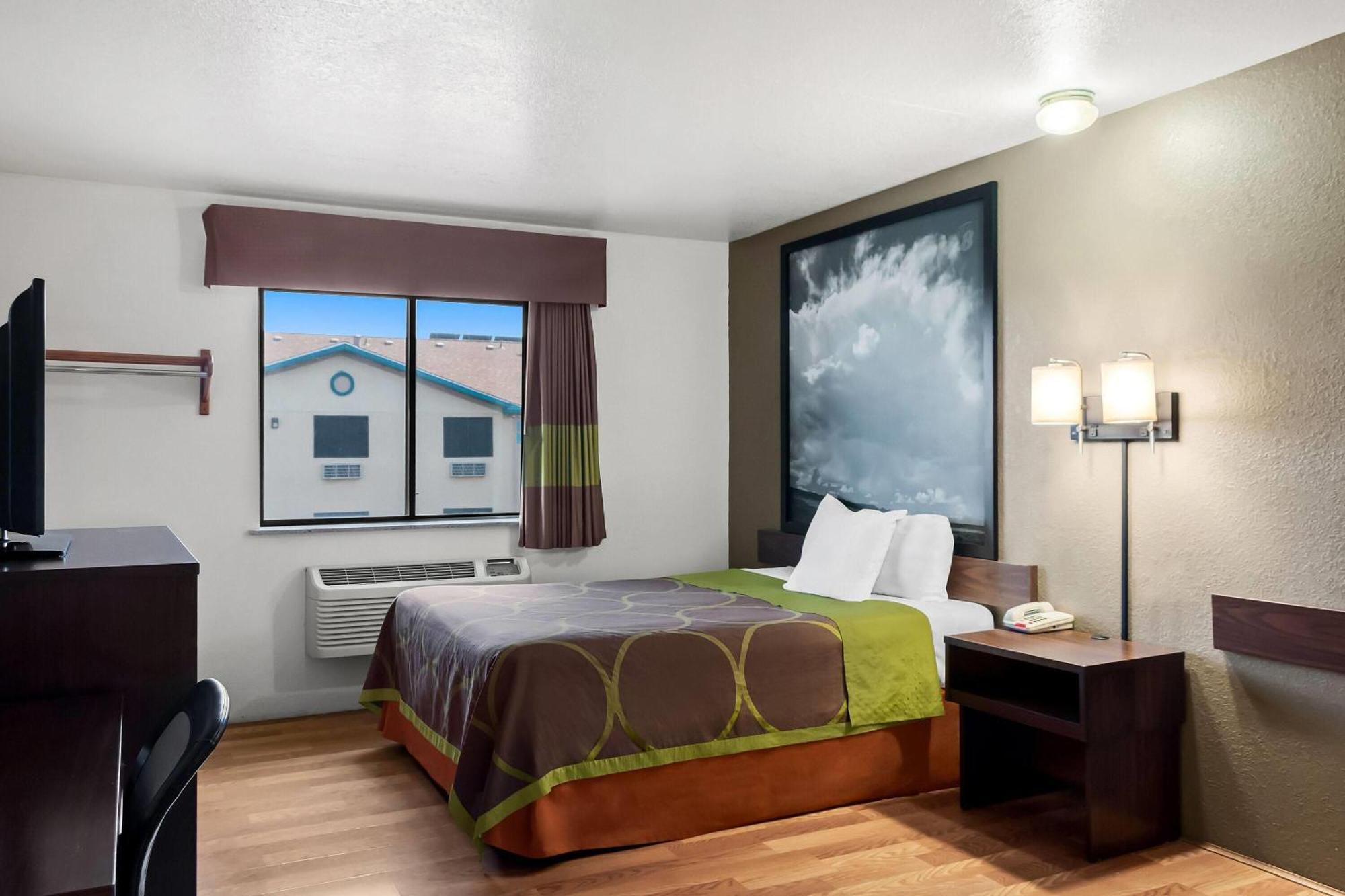 Super 8 By Wyndham Santa Rosa Ξενοδοχείο Εξωτερικό φωτογραφία