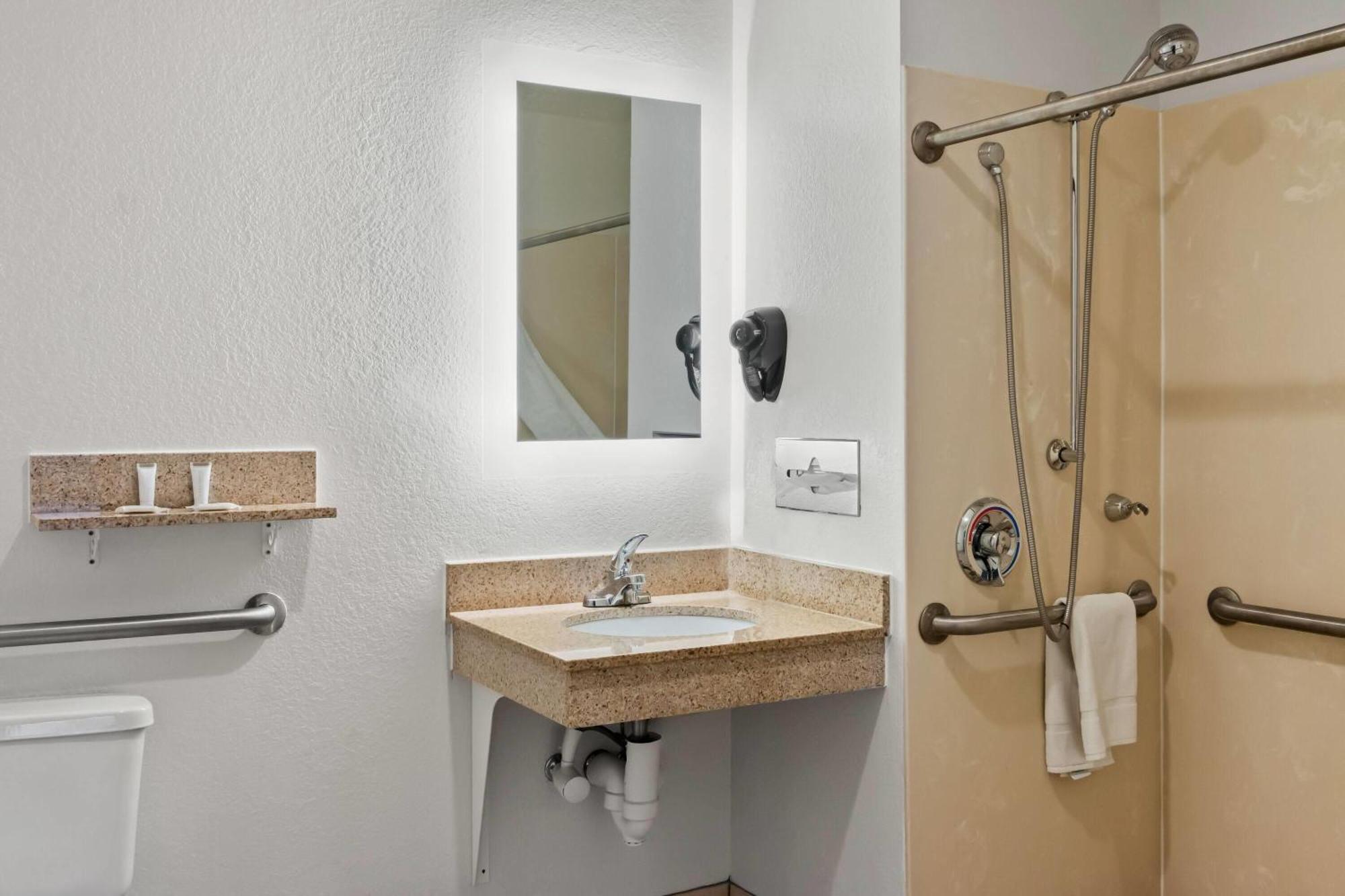 Super 8 By Wyndham Santa Rosa Ξενοδοχείο Εξωτερικό φωτογραφία