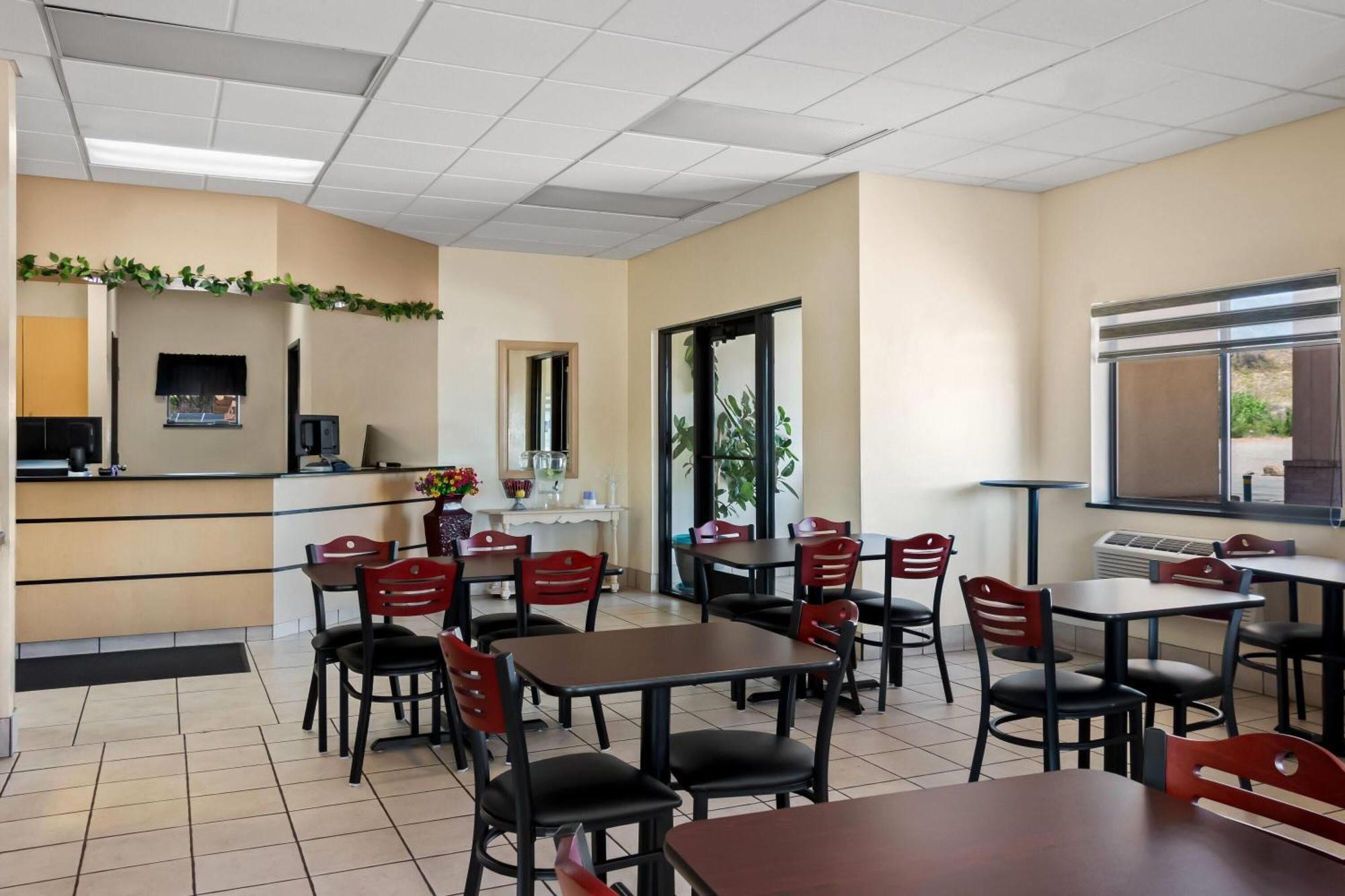 Super 8 By Wyndham Santa Rosa Ξενοδοχείο Εξωτερικό φωτογραφία
