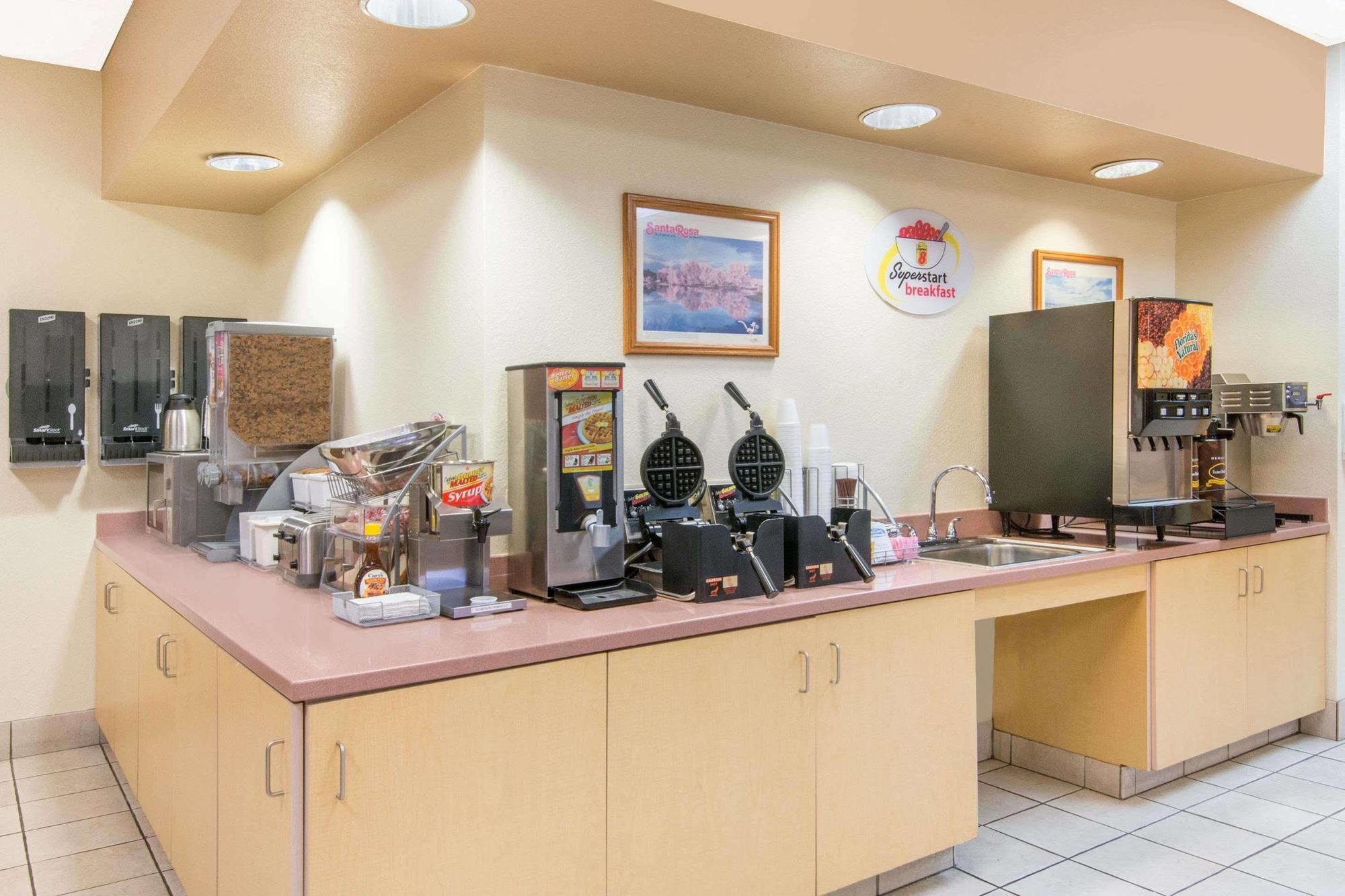 Super 8 By Wyndham Santa Rosa Ξενοδοχείο Εξωτερικό φωτογραφία